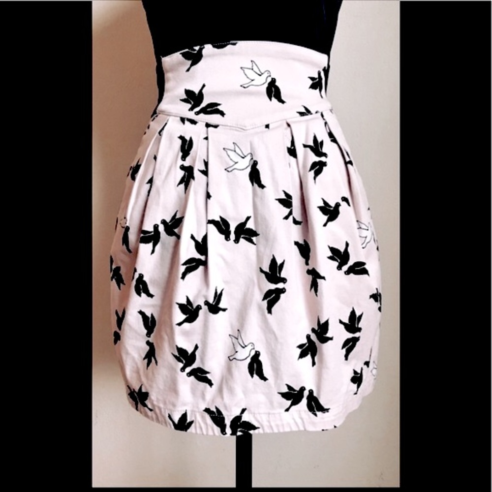 Light Pink Mini Skirt w/ B&W Dove Bird Design, Sz. 4